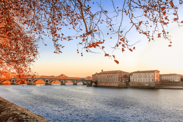 Pont Neuf sur la Garonne à Toulouse en Occitanie