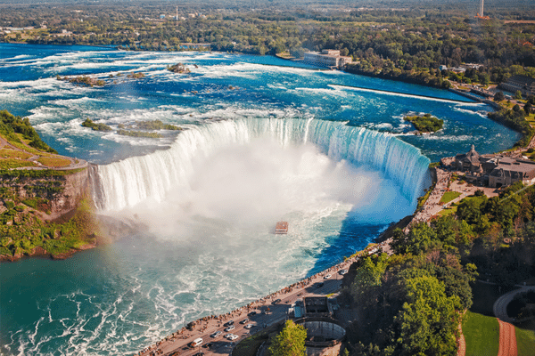 Vue aérienne du paysage au dessus des chutes du Niagara au Canada