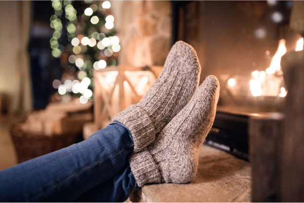 Les meilleures idées de cadeaux éco-responsables à offrir à noël - chaussettes au coin du feu