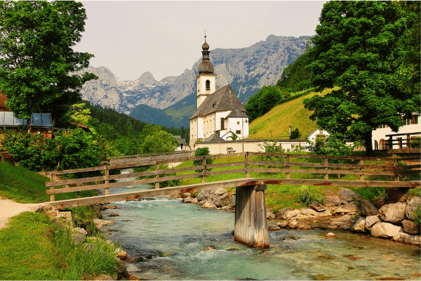Allemagne - église et pont en Haute-Bavière
