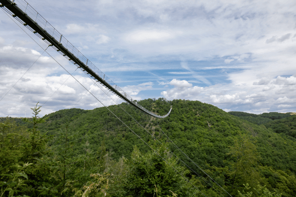 Traverser le pont suspendu de Geierlay en Allemagne