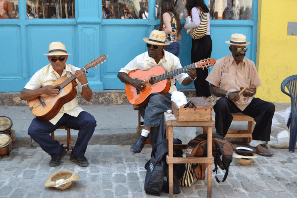 Organisatrice voyage Cuba - musiciens faisant des spectacles de rue