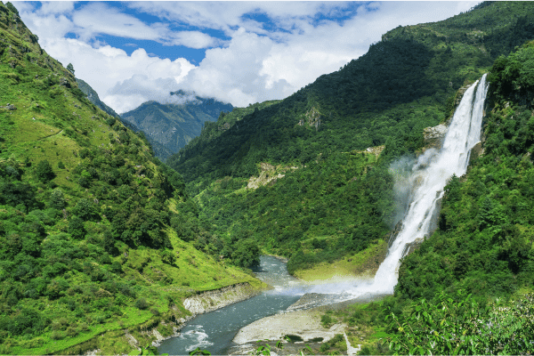 Cascade dans la rivière Kameng, Arunachal Pradesh, Inde