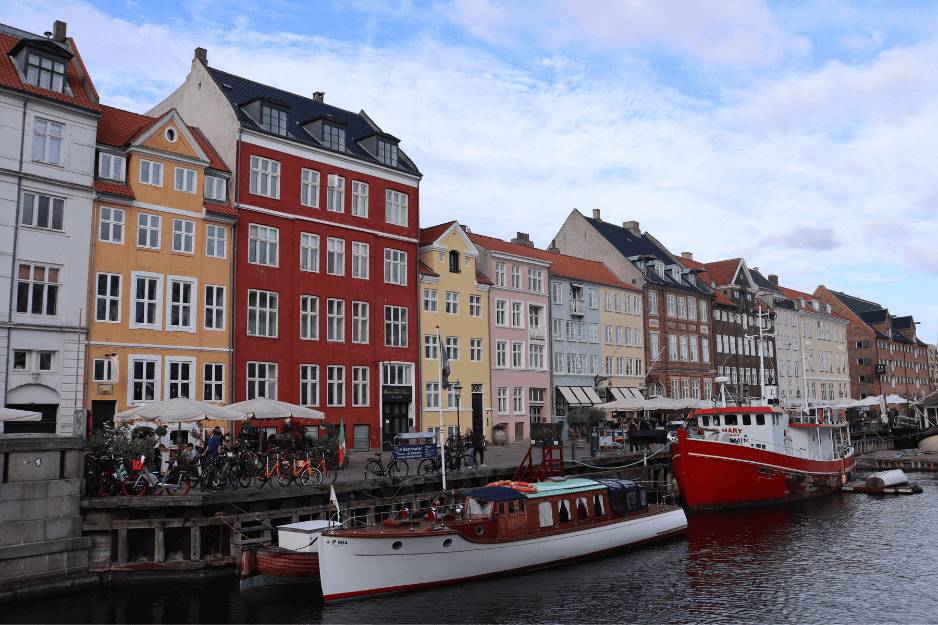 Se balader à à Nyhavn, le long des canaux de Copenhague