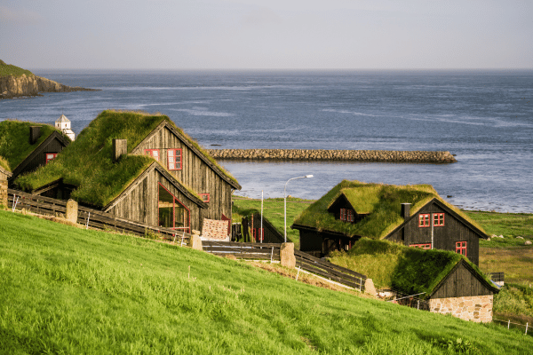 Organisatrice voyage Danemark - Village de Kirkjubour, Iles Faroe