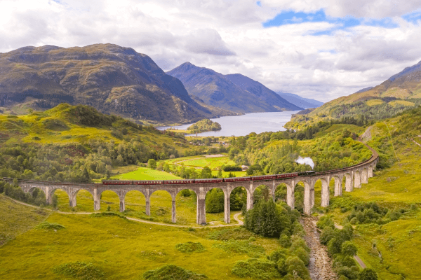 Voyager-en-train-en Ecosse-West-Highland-Line
