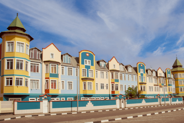 Swakopmund-maisons-coloniales-colorées