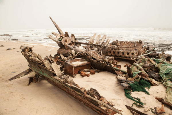 voyager-en-namibie-Skeleton-Coast-bateau-échoué