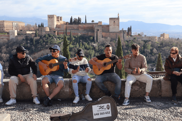 Grenade-Alhambra-musiciens-locaux Grenade-Alhambra-musiciens-locaux